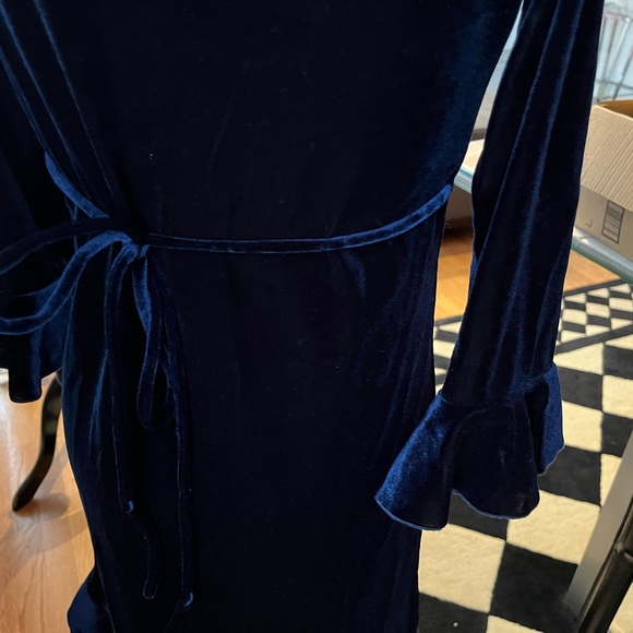 Gorgeous navy velour dress made by hype. Tie in back.  Girls size 10. - Picture 5 of 9
